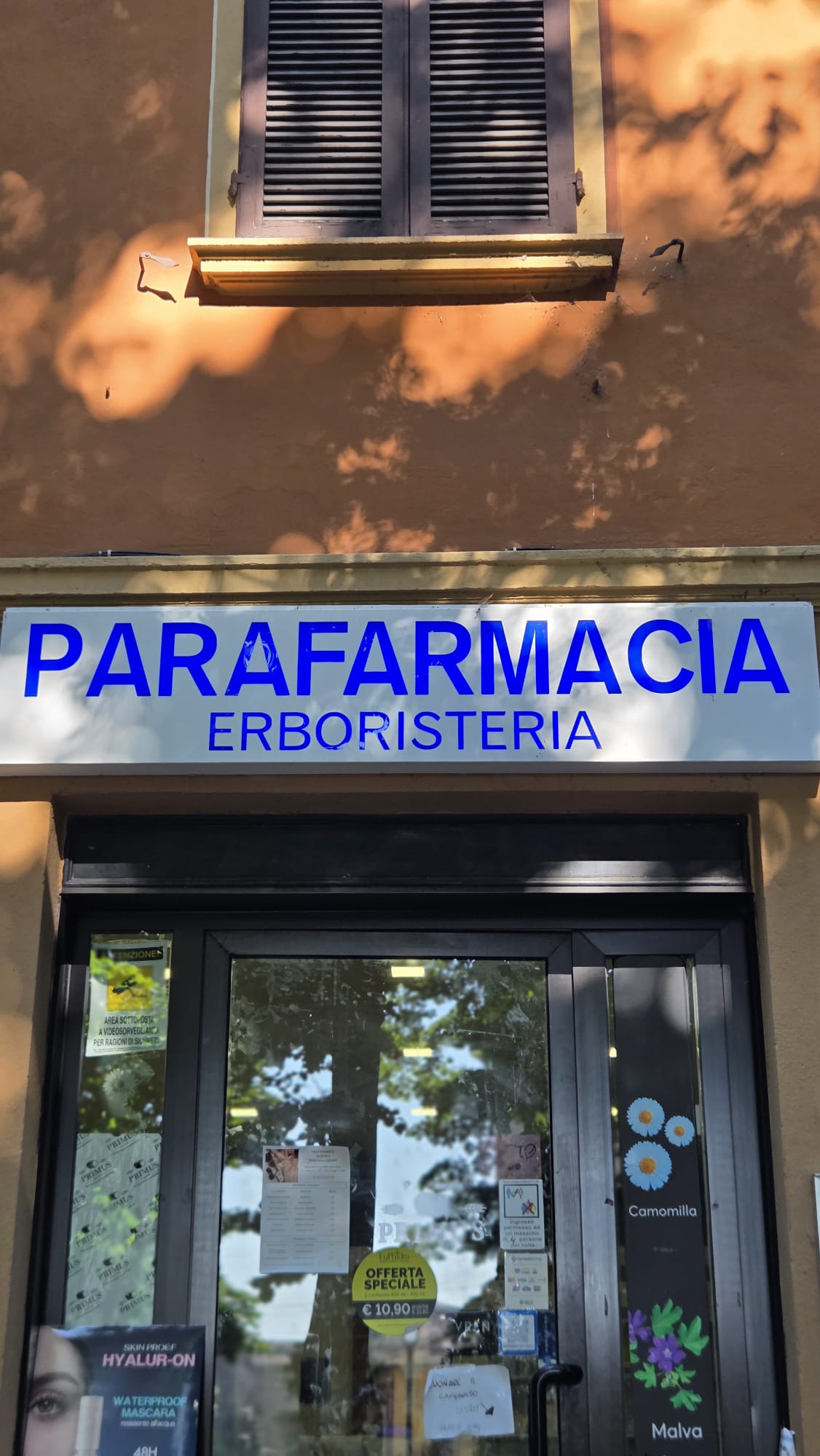 Insegna Parafarmacia Erboristeria in Viale Umberto 1°, Reggio Emilia