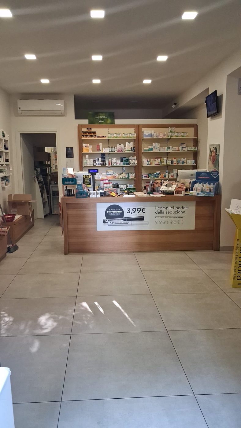 L'interno della Parafarmacia Erboristeria Viale Umberto 1° a Reggio Emilia
